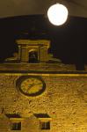 Particolare in notturno  dell'orologio del palazzo Pretorio
