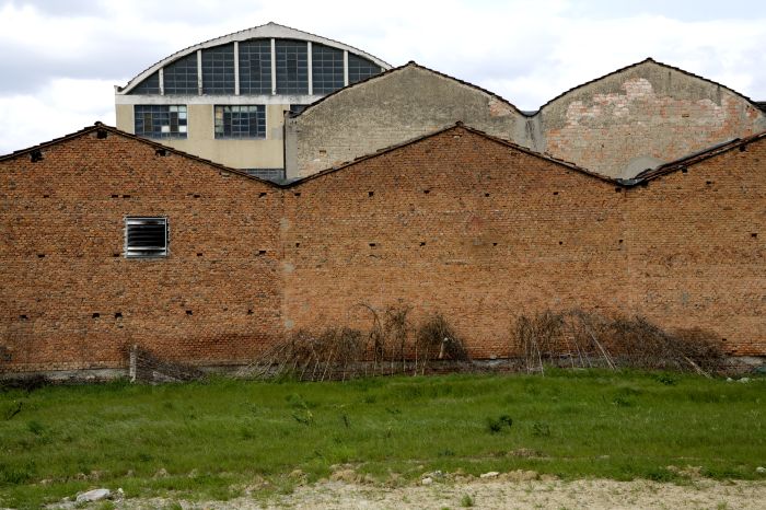 Ripresa di vechie fabbriche tessili pratesi.