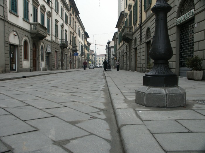 Particolare della pavimentazione di Via Magnolfi