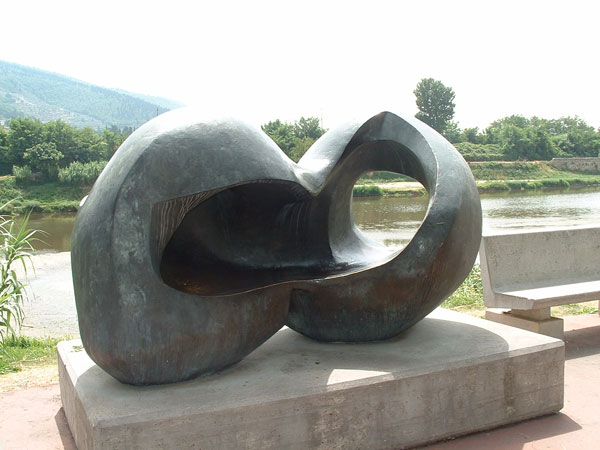 Foto dell'opera di Vittorio Tavernari, Figura antropomorfa per l'isola d'Elba
