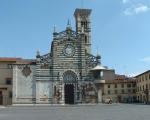 foto della facciata del Duomo di Prato
