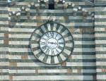l'orologio posto sulla facciata del Duomo di Prato