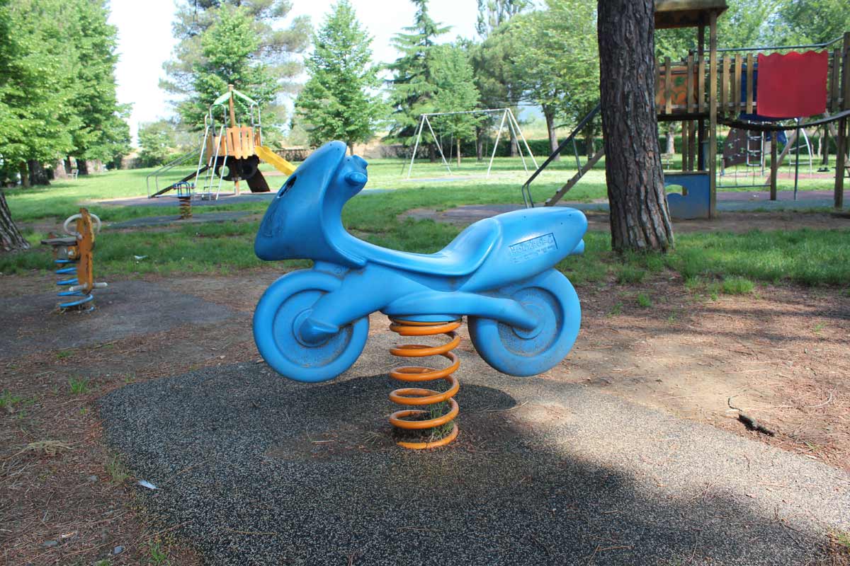 Giardino Fratelli Ventura con ampia area gioco sicura contro le cadute