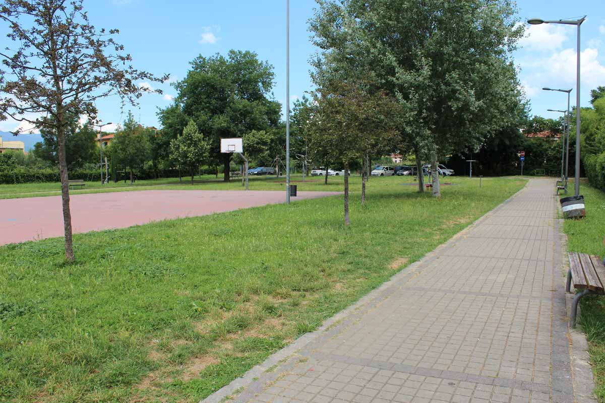 Giardino di Vergaio con installazioni sportive e campo da Pallacanestro