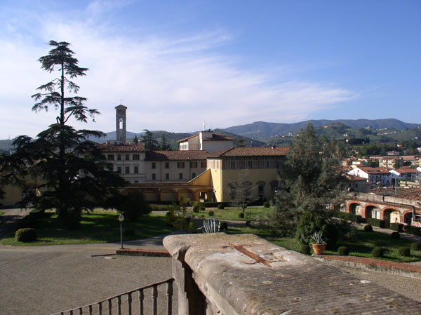 Vista di Poggio a Caiano dal piazzale della Villa Medicea