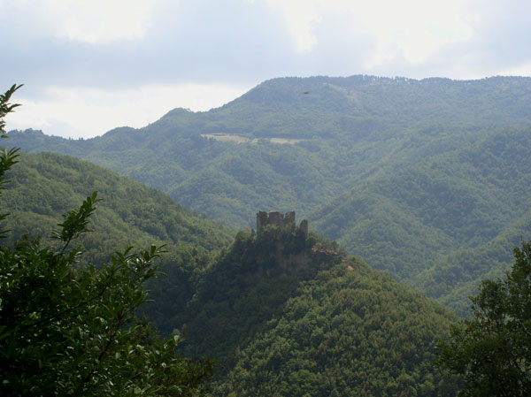 Vista del panorama di Vaiano. Distesa di colline.