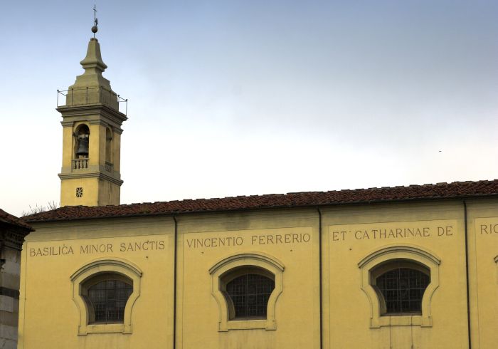 Veduta della basilica dei Santi Vincenzo e Caterina de' Ricci a Prato