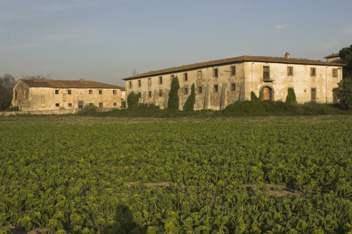 Cascine di Tavola, parte esterna.