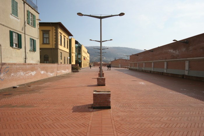 Panoramica della piazza sulla sinistra la sede dell'Universit.