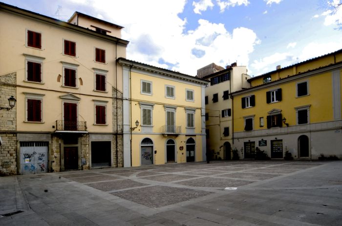 Veduta della piazza di Santa Maria in Castello