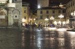 Ripresa nottura di piazza del Duomo, sullo sfondo via Garibaldi