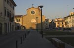 Veduta della piazza S. Agostino, sullo sfondo la facciata della omonima chiesa.