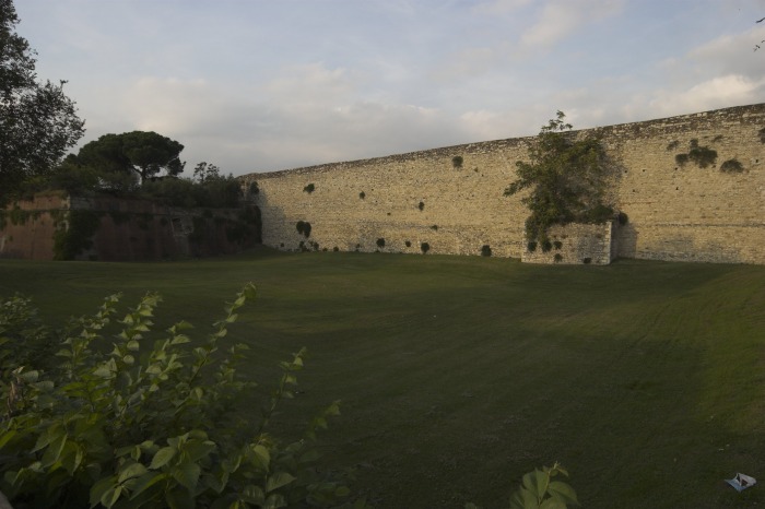 Tratto di mura medioevali lungo la via Cavour