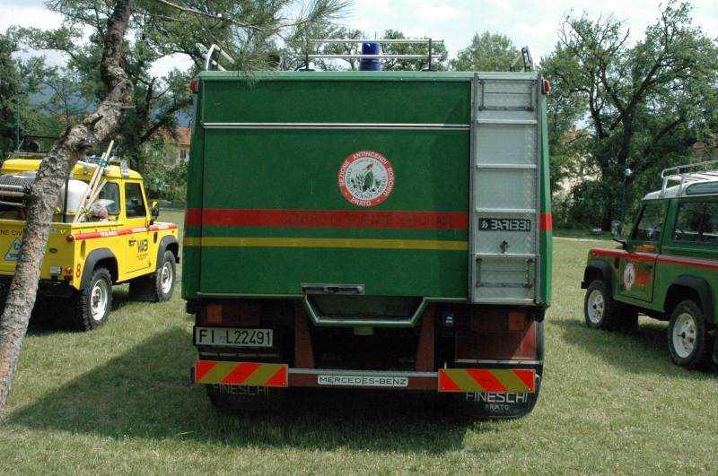 Vista da dietro dell'autocisterna dell'Ass. Volontari del CSN per il trasporto di acqua
