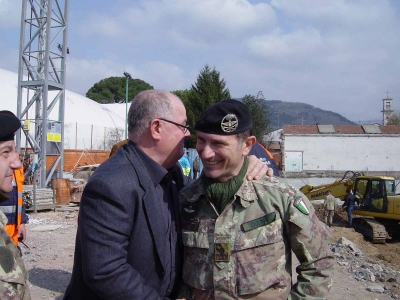 Il Ten. Sergio Gulino (comandante del plotone EOD degli artificieri) ed il Cav. Silvio Peccianti all'interno del cantiere di ritrovamento