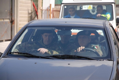 Un veicolo militare che preceedeva il convoglio con all'interno il Comandante del Reggimento Genio Ferrovieri Colonnello Bindi