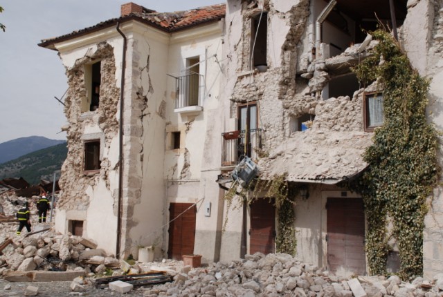 Un edificio prospicente la piazza della Chiesa in Castelnuovo