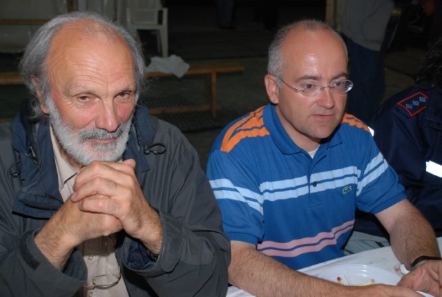 Il sindaco di San Pio delle Camere, Dott. Gianni Costantini e l'ingegnere capo della Comunit� Montana Campo Imperatore, Ing. Sergio Sulplizzii