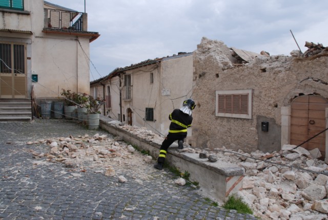 Edifici crollati all'interno della "zona rossa" della frazione di Castelnuovo in Comune di San Pio delle Camere
