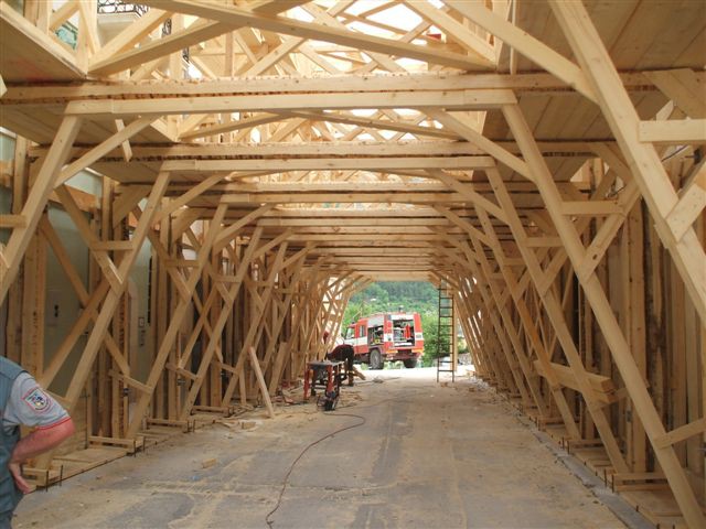 Un particolare delle puntellature eseguite dai Vigili del Fuoco di Roma a Castelnuovo su progetto dell'ing. Adilardi del Comune di Prato