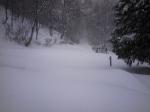 Una immagine della strada dei Risubbiani (Montepiano) completamente sommersa dalla neve