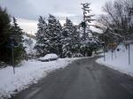 Strada sgombra dalla neve a Carmignano.