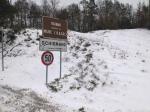 Grandi quantit di neve sui campi in prossimit del cartello di inizio frazione di Schignano