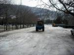 Vialetto ghiacciato vicino alla scuola Meucci