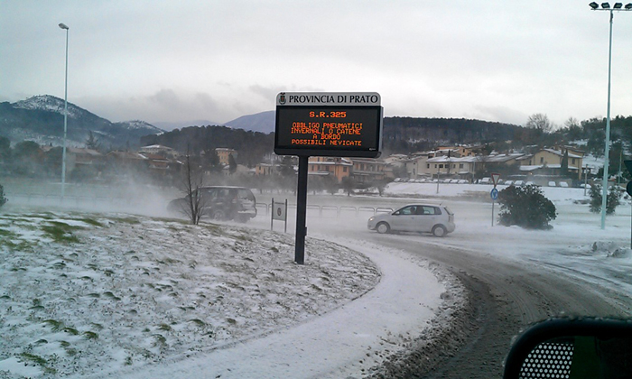 Neve sulla rotonda di viale Nam Dinh