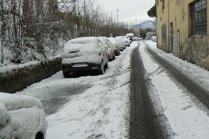 Strada lungo la ferrovia zona della Piet�