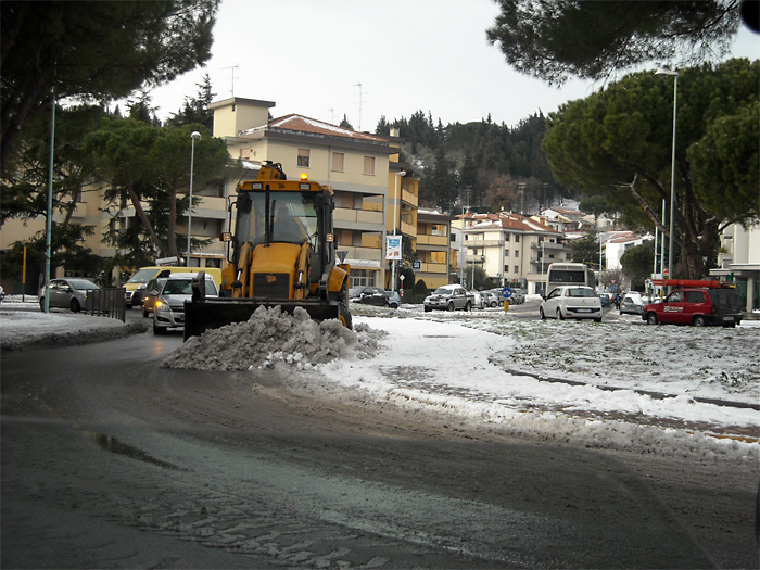 Intervento dello spalaneve in Via Galilei e Via Bologna