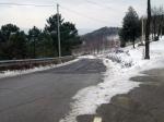 La strada  libera dalla neve ma sui campi grandi quantit di neve ghicciata dalle basse temperature