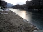 Il fiume Bisenzio completamente ghiacciato