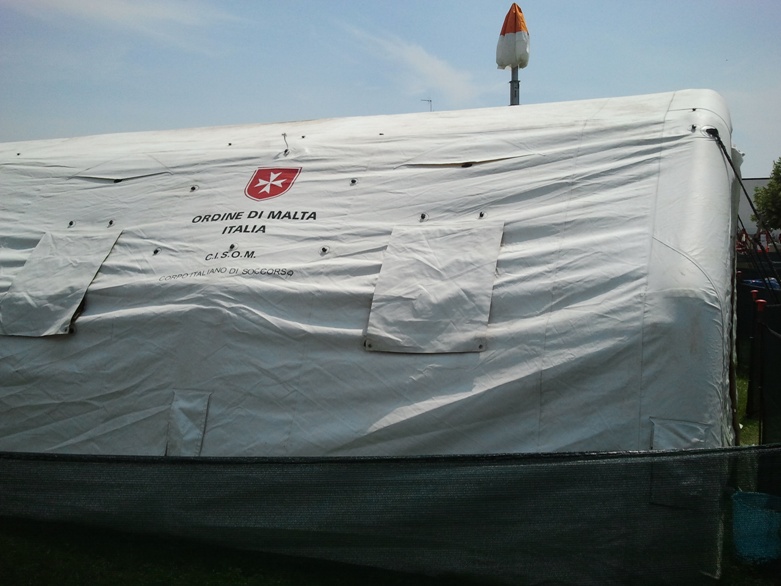 Un tenda del Comitato Italiano di Soccorso dell'Ordine di Malta