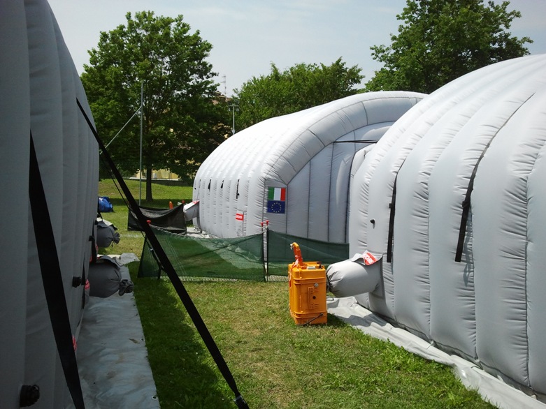 Alcune tende allestite nel campo di accoglienza toscano