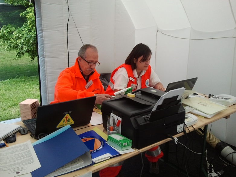 I responsabili del Campo per l'assistenza alla popolazione, Rossano e Sara