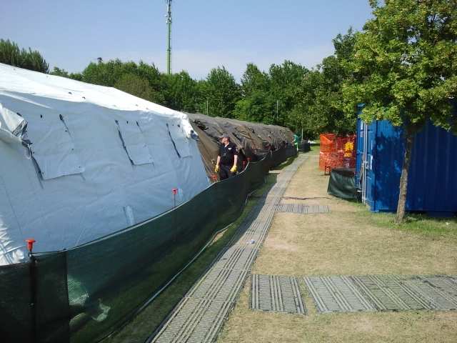 Alcune tende all'interno del Campo di accogliena della Regione Toscana a San Possidonio