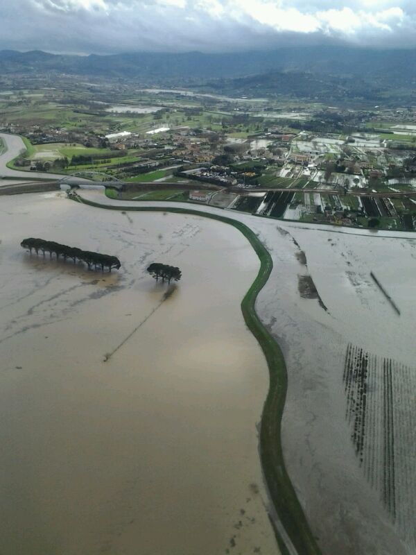 Veduta aerea del fiume Ombrone tra Prato e Pistoia