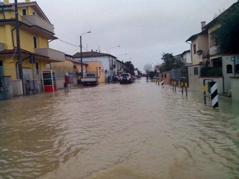 via del Giramonte allagata