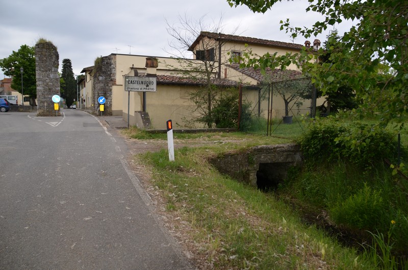 14 - Castelnuovo - Antico canale di raccolta acque piovane, in piazza della chiesa