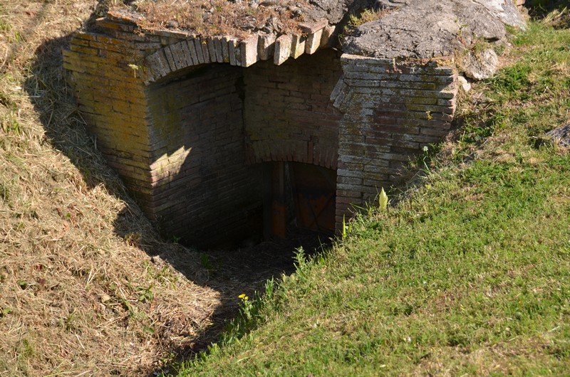 37 - Tavola - Portella di deflusso acque piovane su via Braga