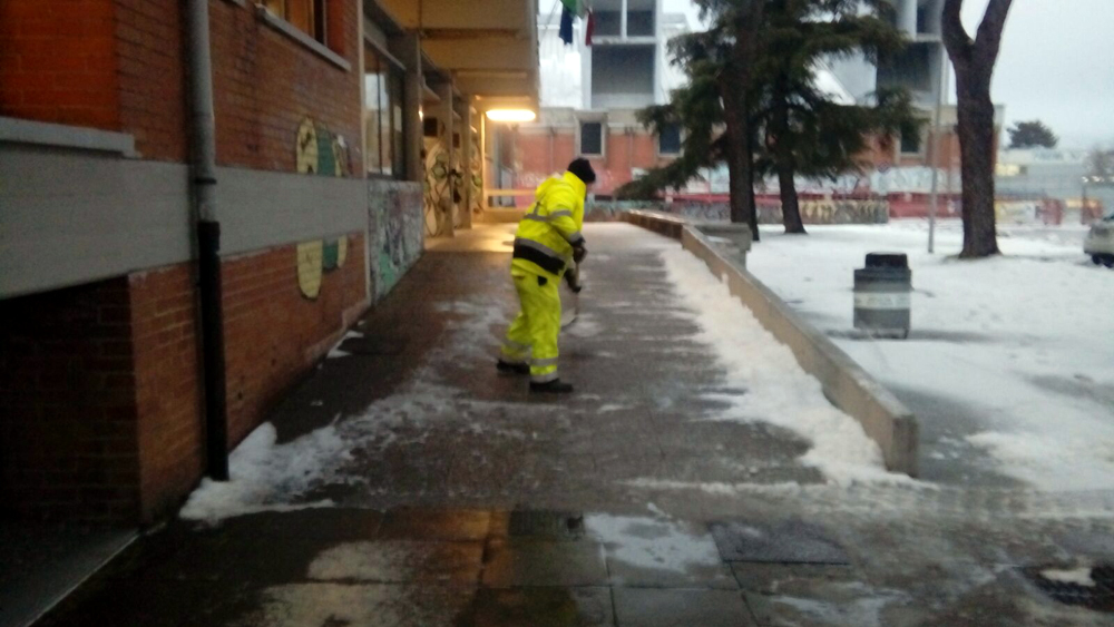 Vialetti scuola Buricchi puliti