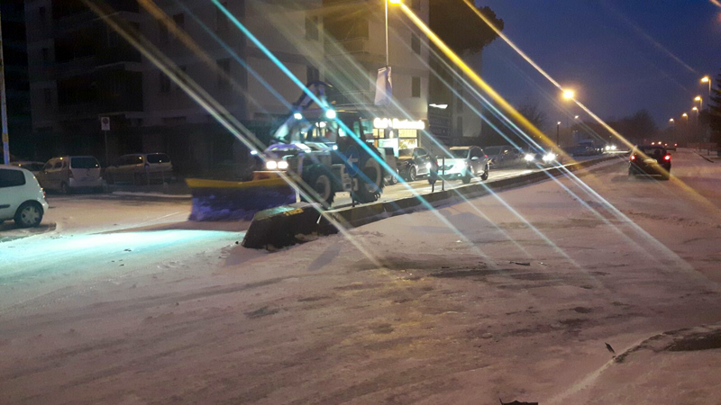 Via Liliana Rossi - via delle Medaglie d'oro mezzo spalaneve all'opera